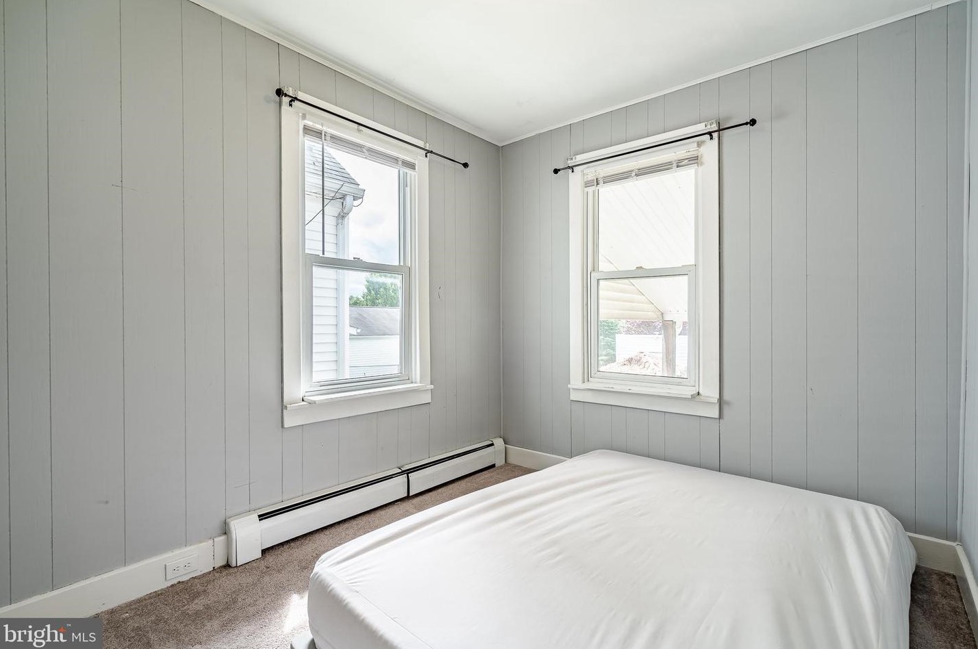 210 Upland Ave, Reading PA  19611-2081 exterior