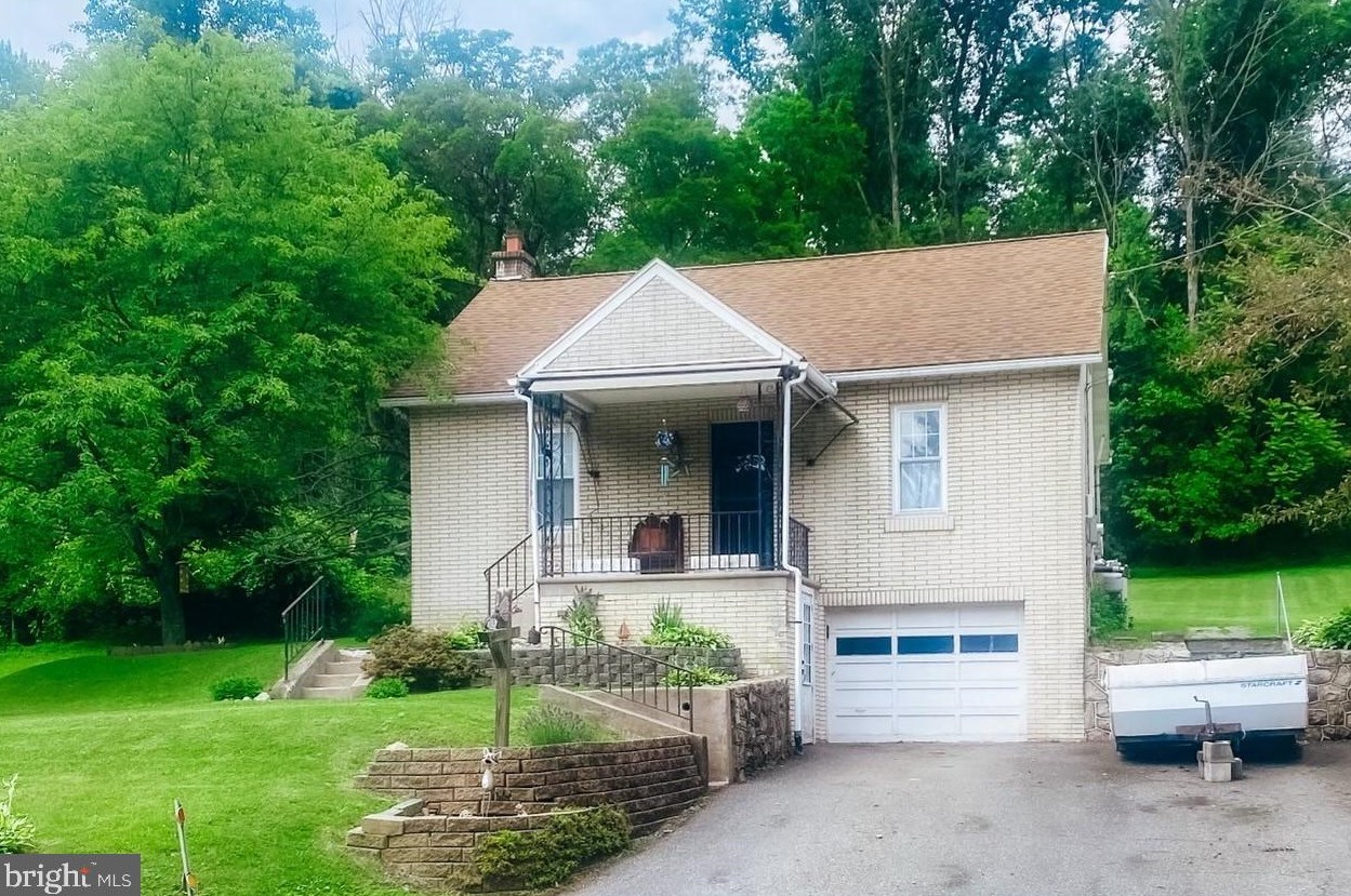 1819 Mount Laurel Rd, Spring Valley, PA 19560