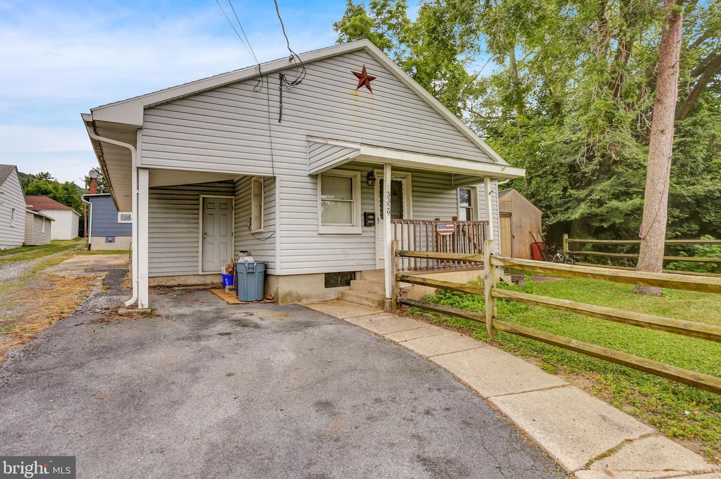 3329 Earl St, Reading, PA 19605-2229