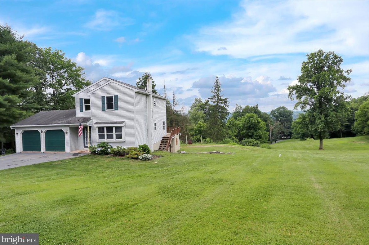 2 Dietrich Valley Rd, Greenwich, PA 19530