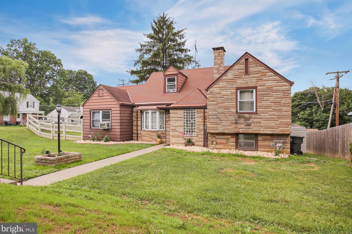 301 Butter Ln, Reading PA  19606-2224 exterior