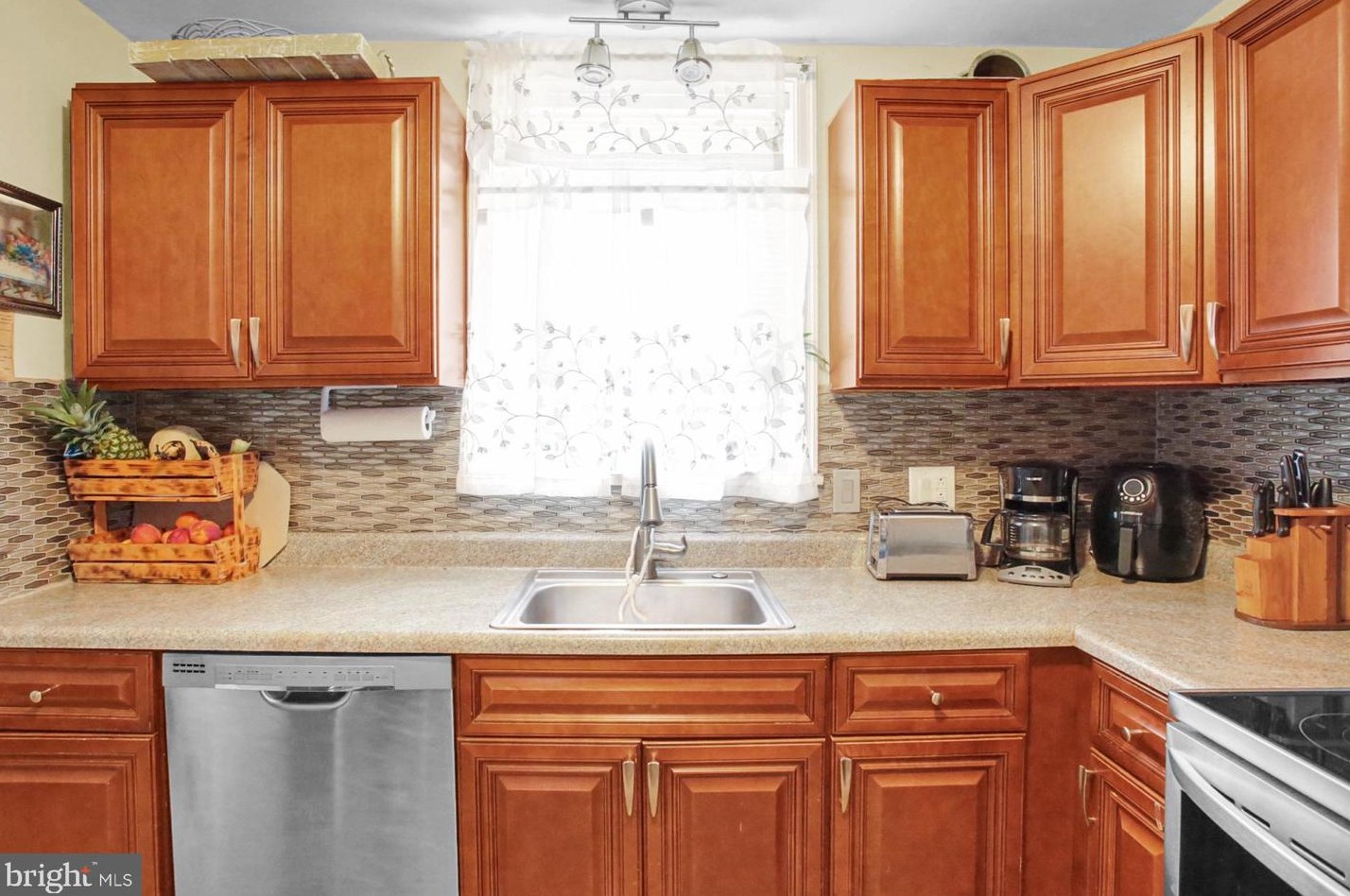301 Butter Ln, Reading PA  19606-2224 exterior