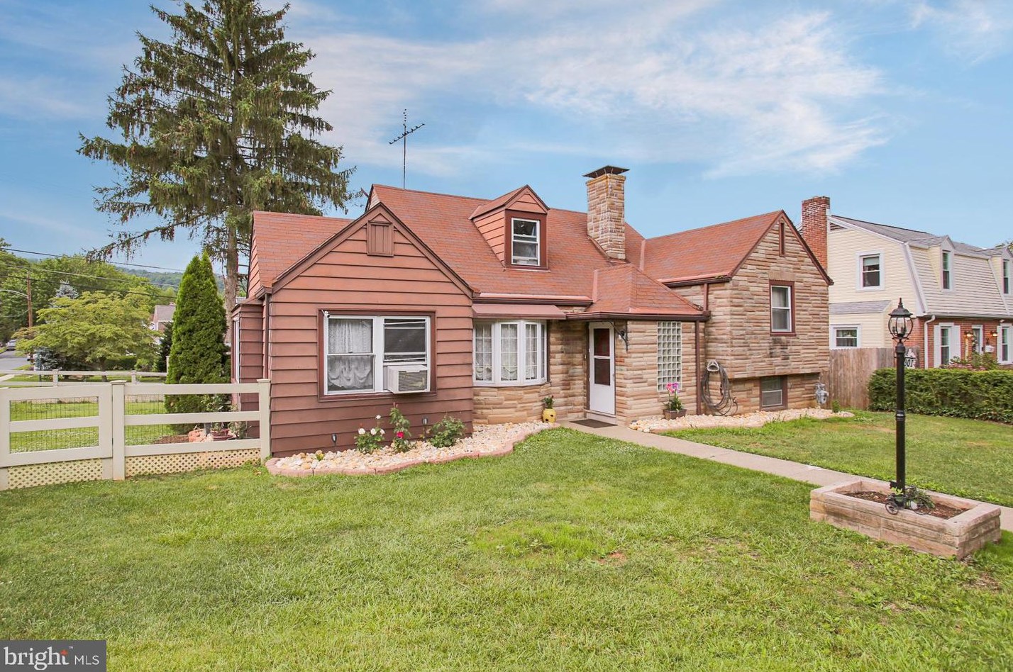 301 Butter Ln, Reading PA  19606-2224 exterior