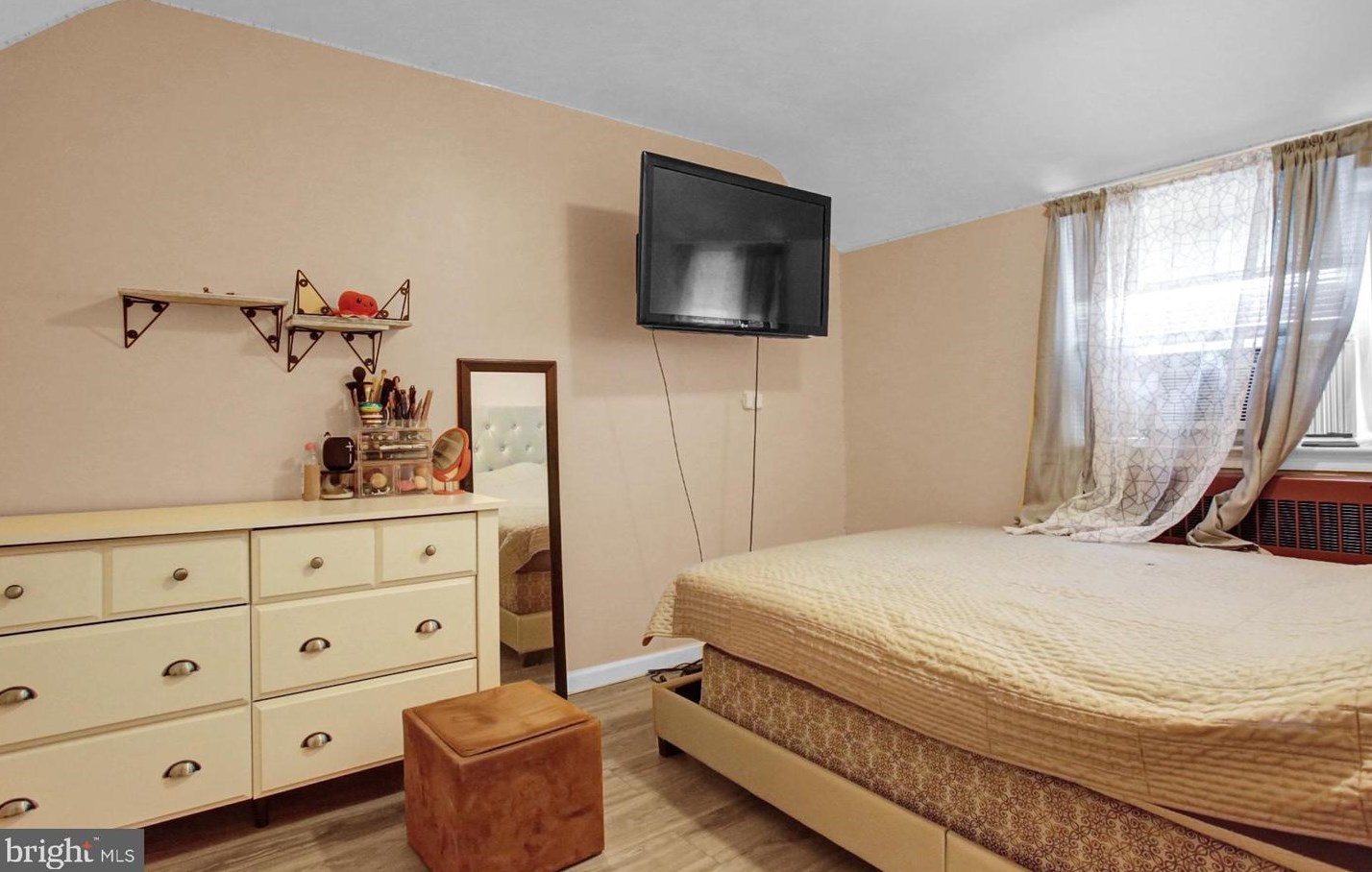 301 Butter Ln, Reading PA  19606-2224 exterior