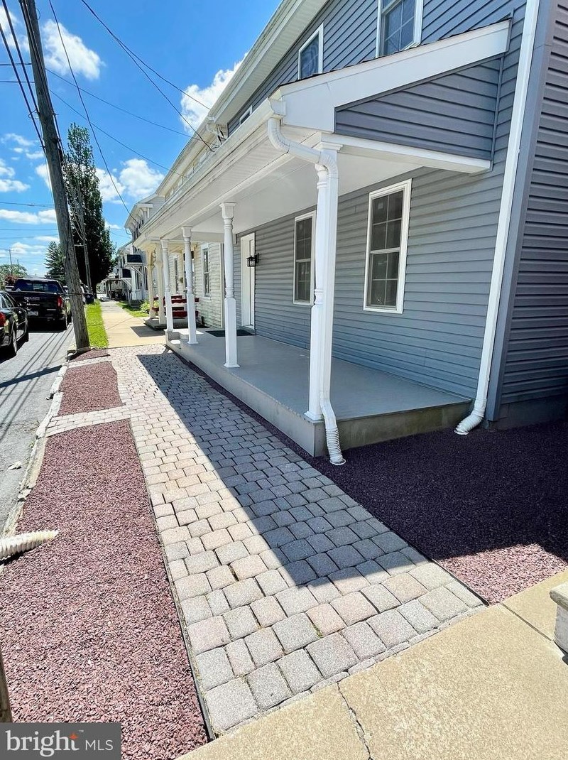 80 Main St, Womelsdorf, PA 19567-1615