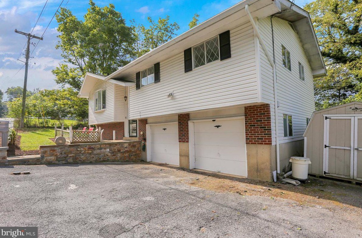 4500 Sefranka Rd, Spring Valley, PA 19560