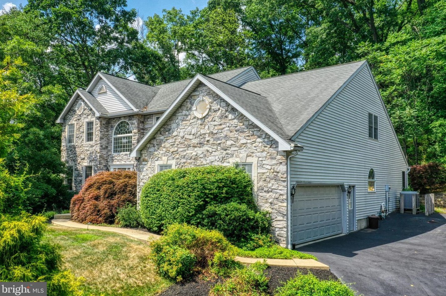 32 Mulligan Dr, Reading, PA 19606-9053