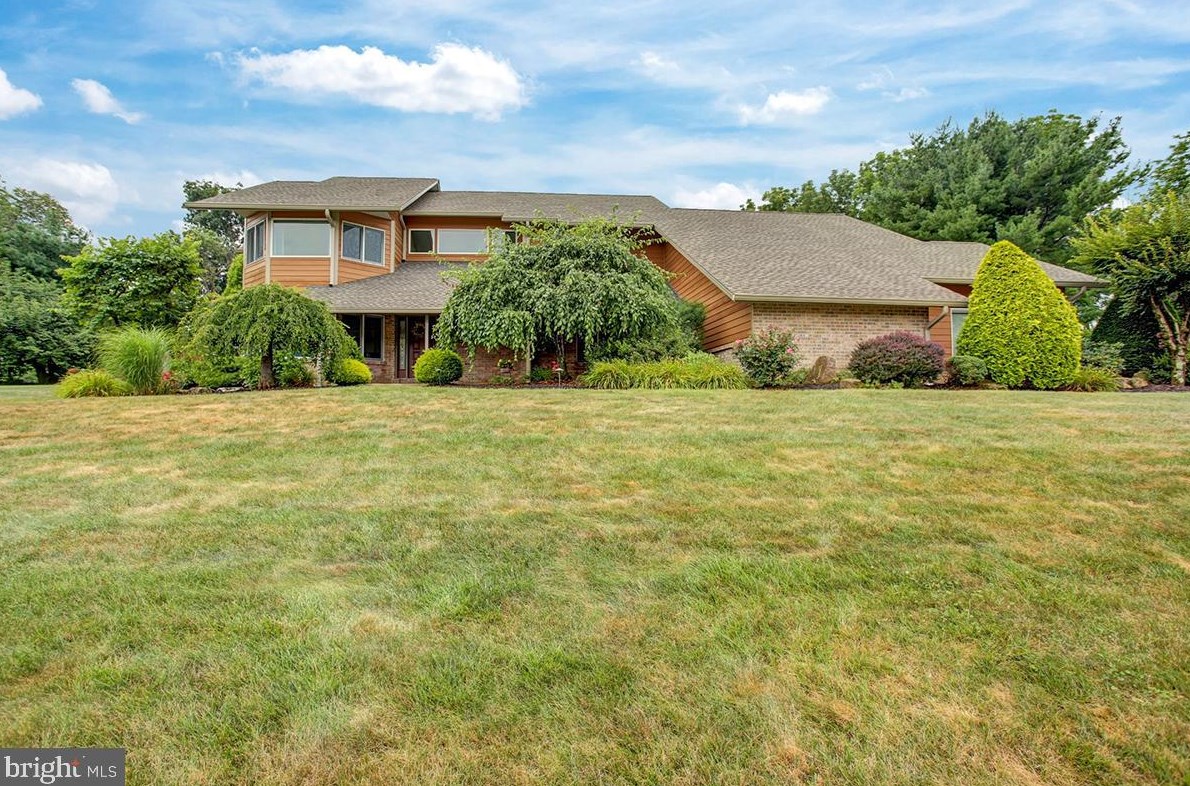 1112 Riverview Dr, Reading, PA 19605-3209