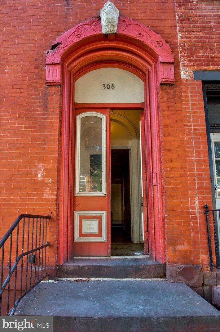 306 5th St, Reading, PA 19602-2335