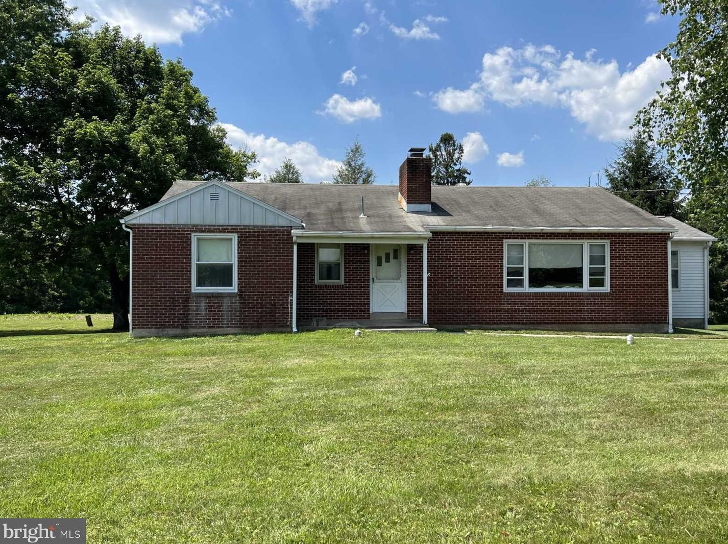 888 Old Airport Rd, Douglassville, PA 19518-9520