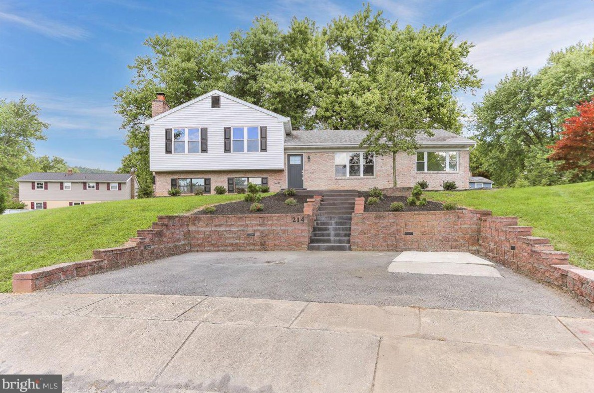 214 Cathy Ann Dr, Reading, PA 19606-2411