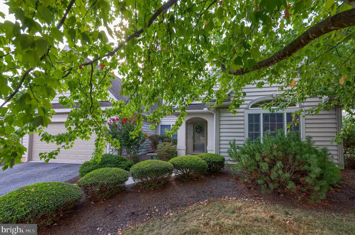 305 Charleston Ln, Reading, PA 19610-1849