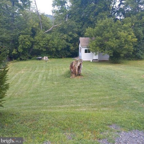 57 Woodside Ln, Spangsville, PA 19512-8478