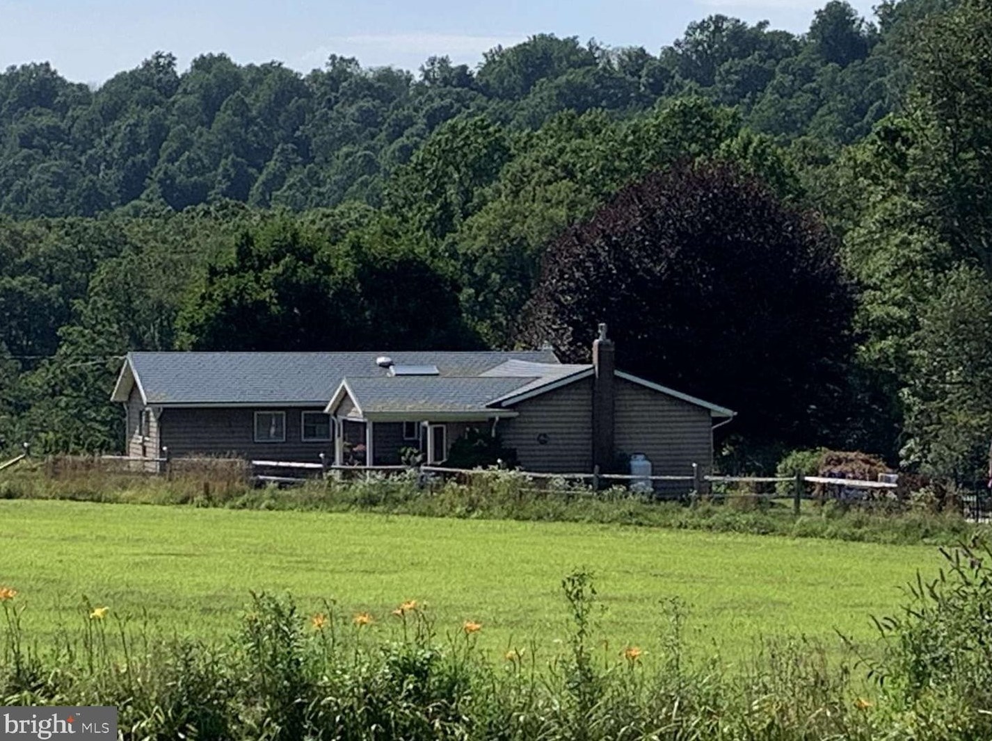 10 Willow Dr, Alburtis, PA 18011-2239