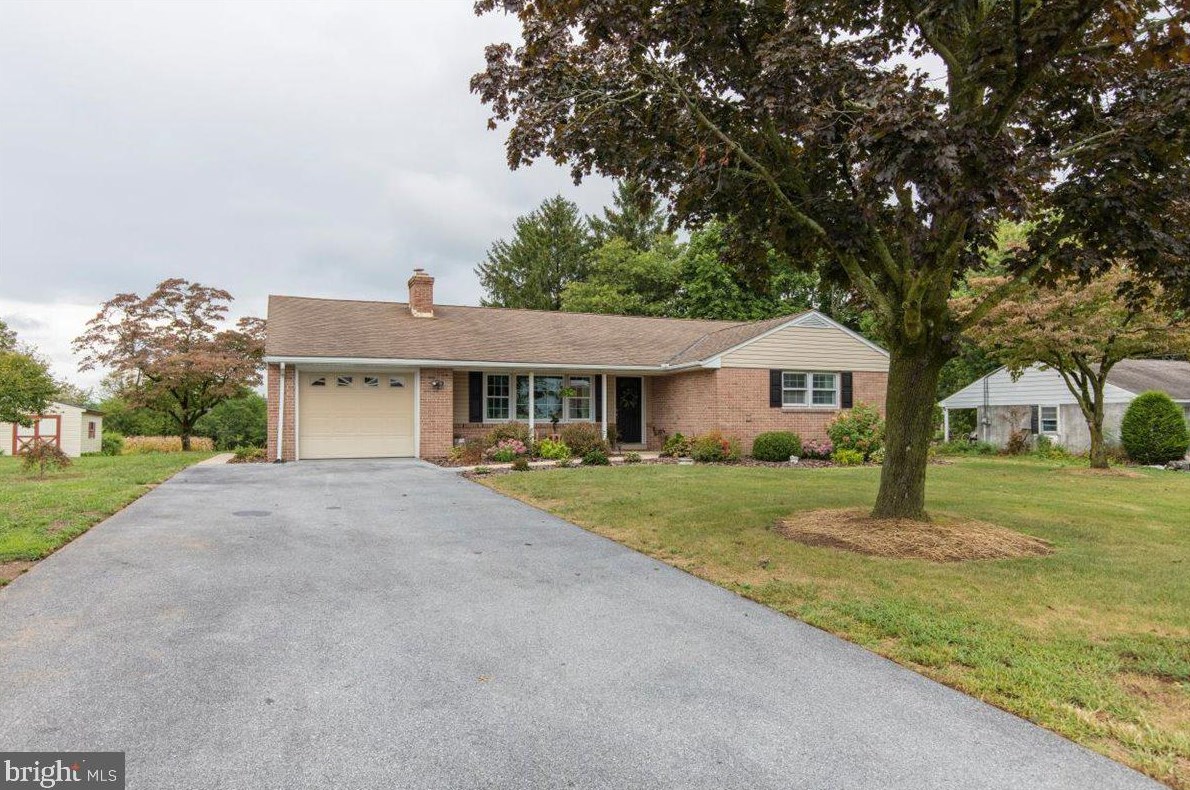 1705 County Line Rd, Bechtelsville, PA 19505-9039