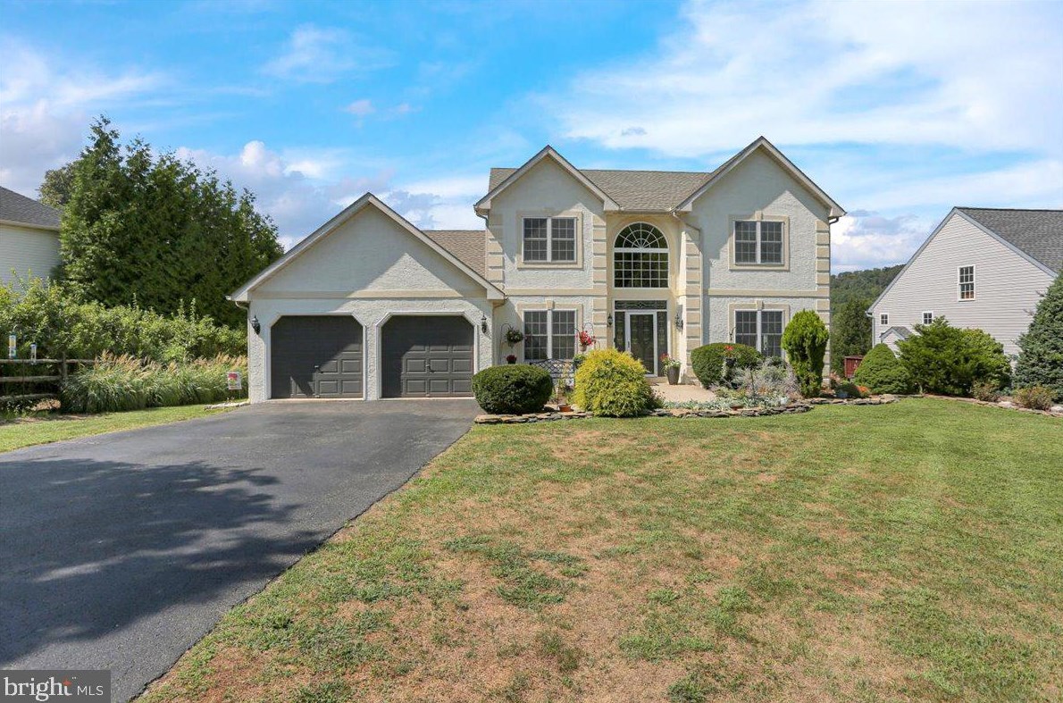 40 Overlook Dr, Reading, PA 19606-9625