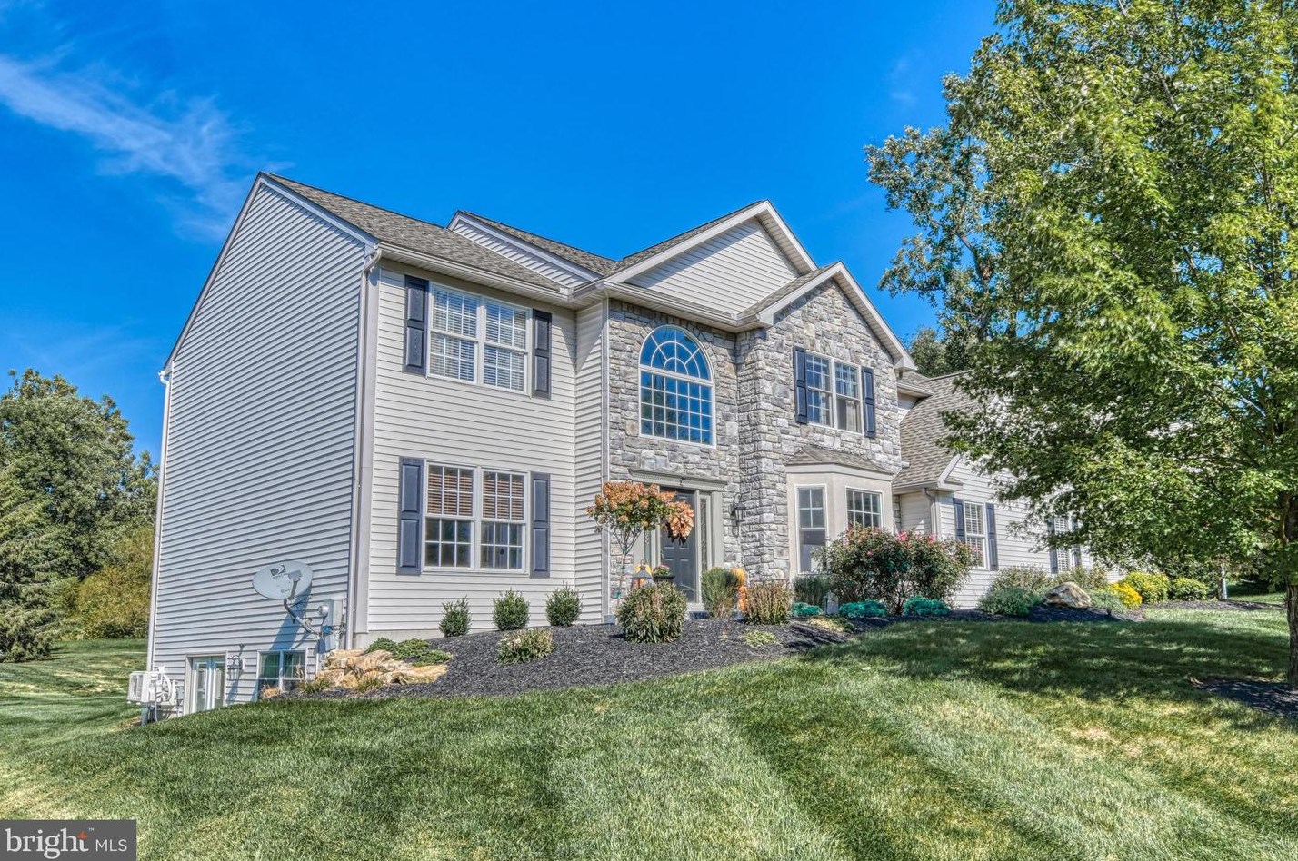 70 Linree Ave, Reading, PA 19606-9074