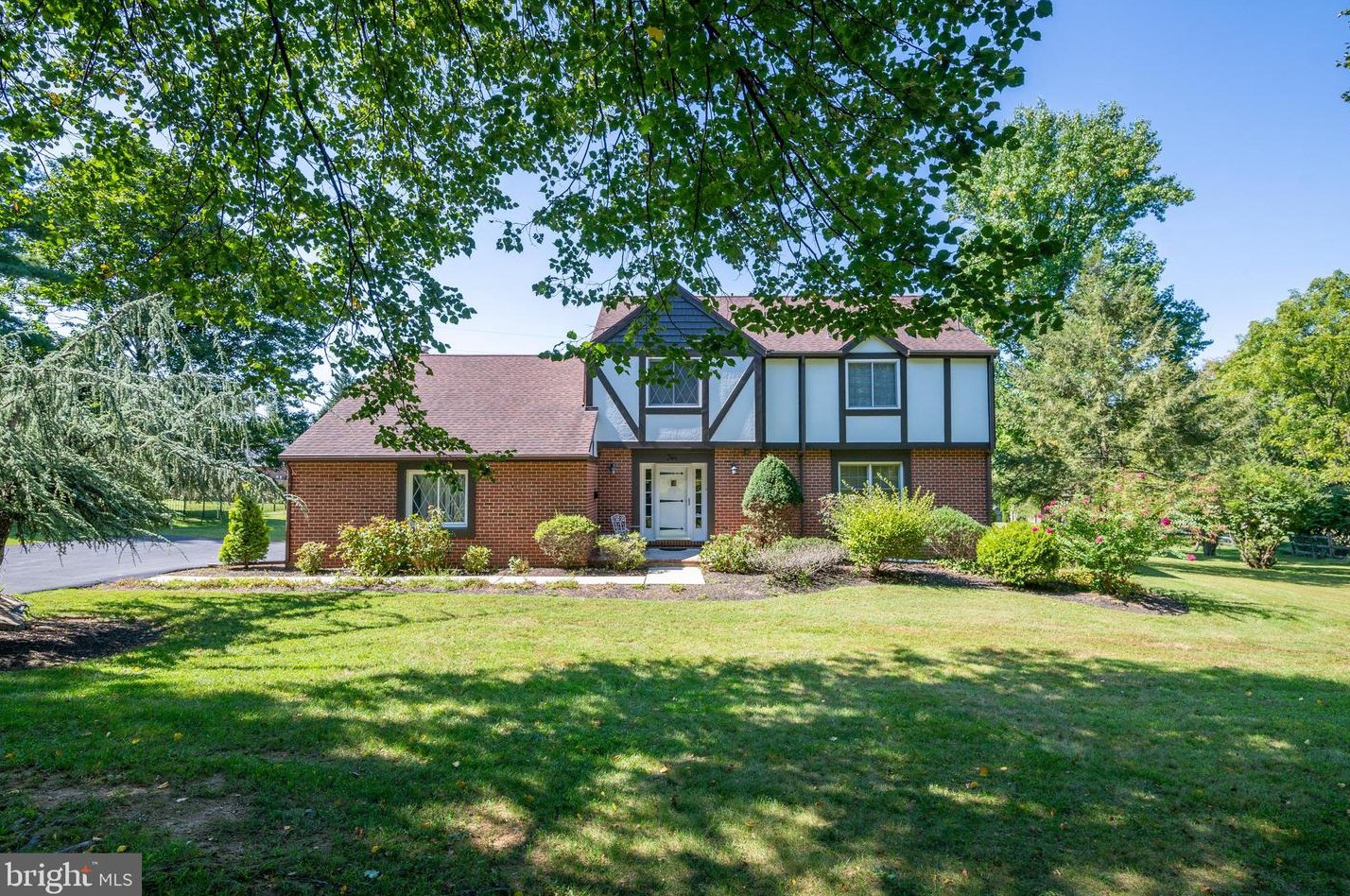 10 Goldfinch Dr, Reading, PA 19610-2813