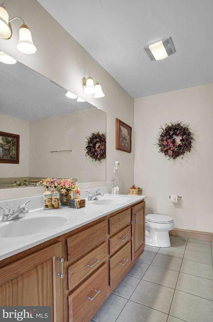 225 Oak Hl Ln, Reading PA 19610-3219 exterior