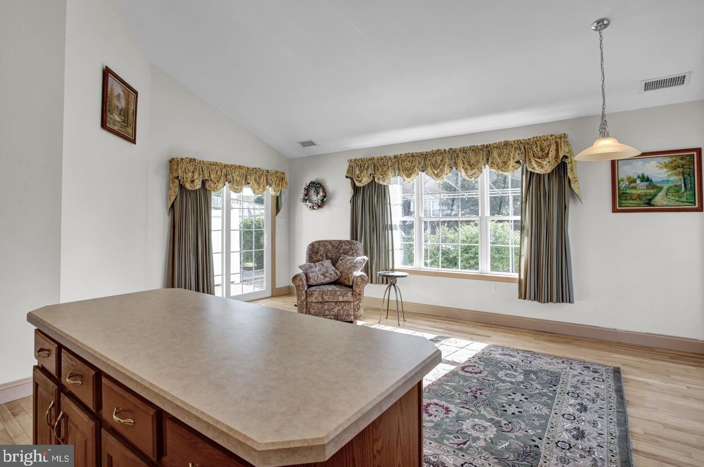 225 Oak Hl Ln, Reading PA 19610-3219 exterior