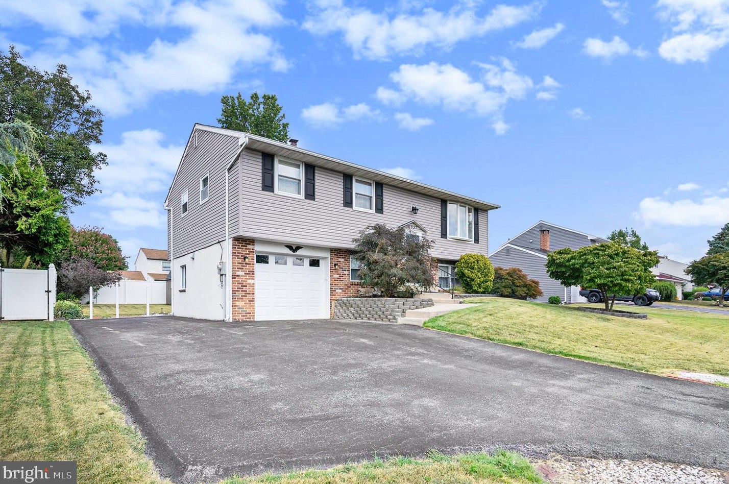 4957 Apple Dr, Reading, PA 19606-3486