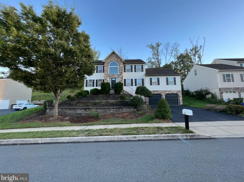 65 Sawgrass Dr, Reading, PA 19606-9628