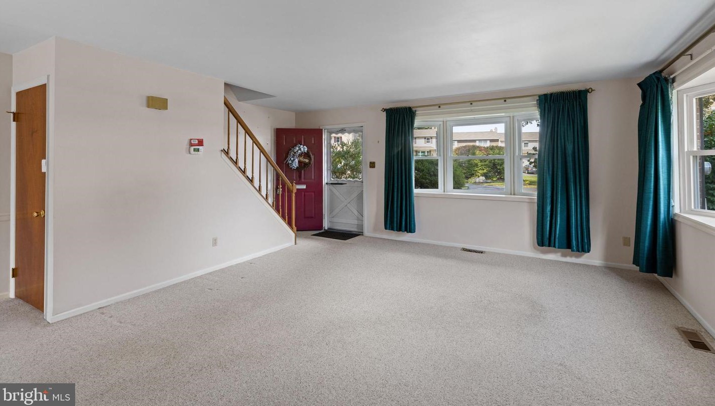 214 Popodickon Dr, Spangsville, PA 19512-2040