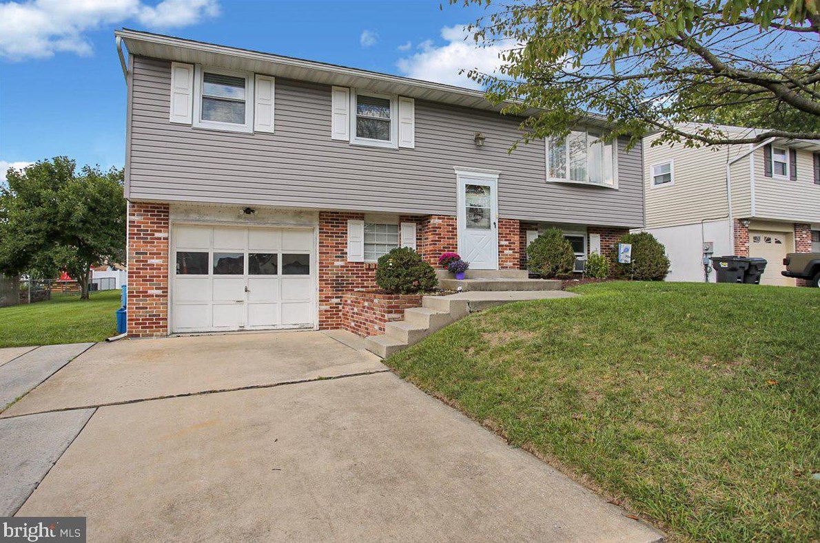 830 Lilac Ln, Reading, PA 19606-3456