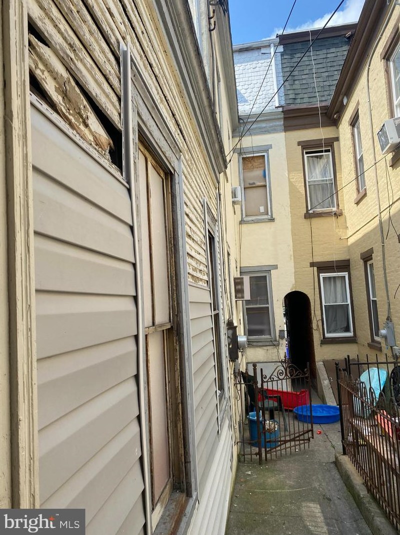 541 Gordon St, Reading PA 19601-2633 exterior