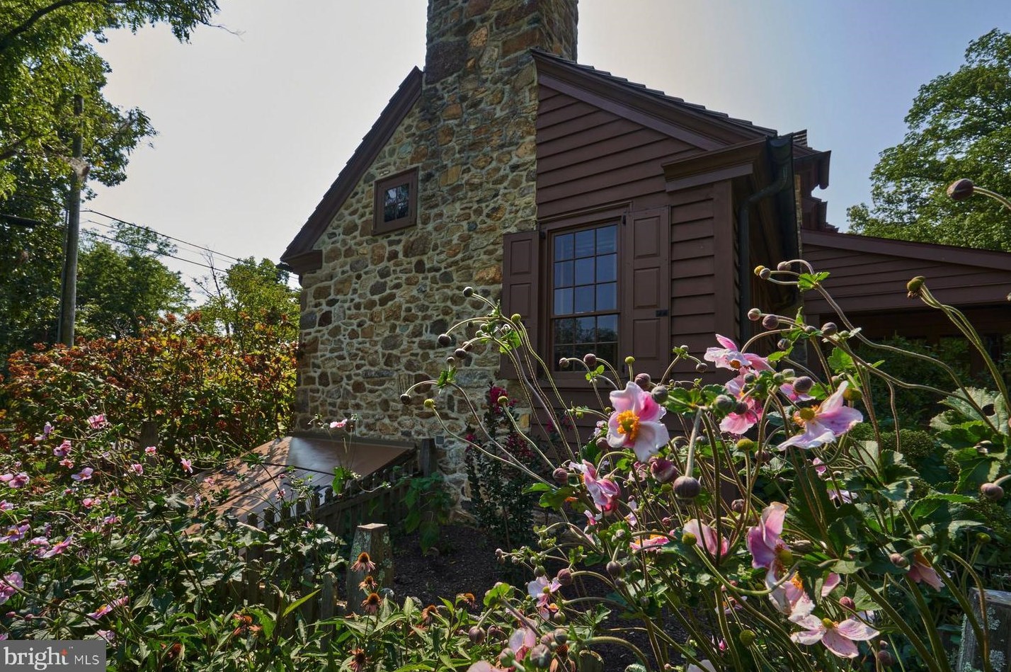 223 Lobachsville Rd, Basket, PA 19547
