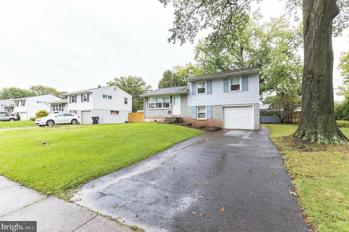 117 Maplewood Dr, Douglassville, PA 19518-1540