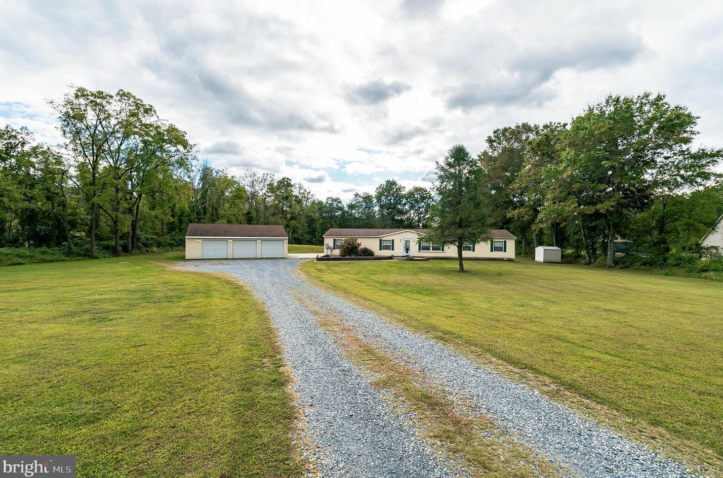 2022 Philadelphia Ave, Basket, PA 19547-8524
