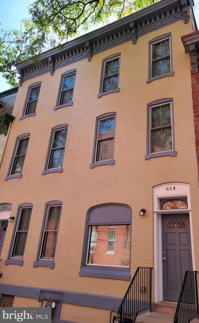 614 Spruce St, Reading, PA 19602-2455