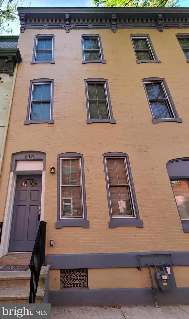 616 Spruce St, Reading, PA 19602-2455