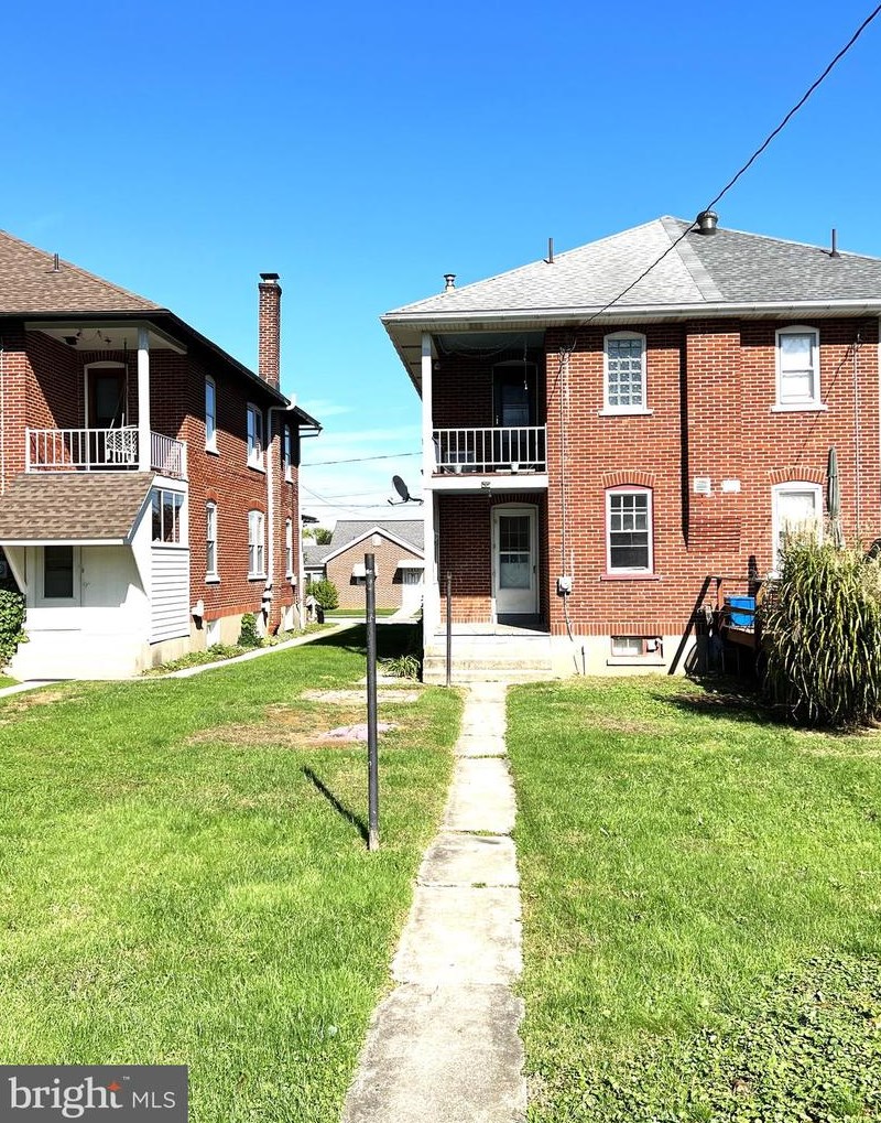 228 Smith St, Topton, PA 19562-1117