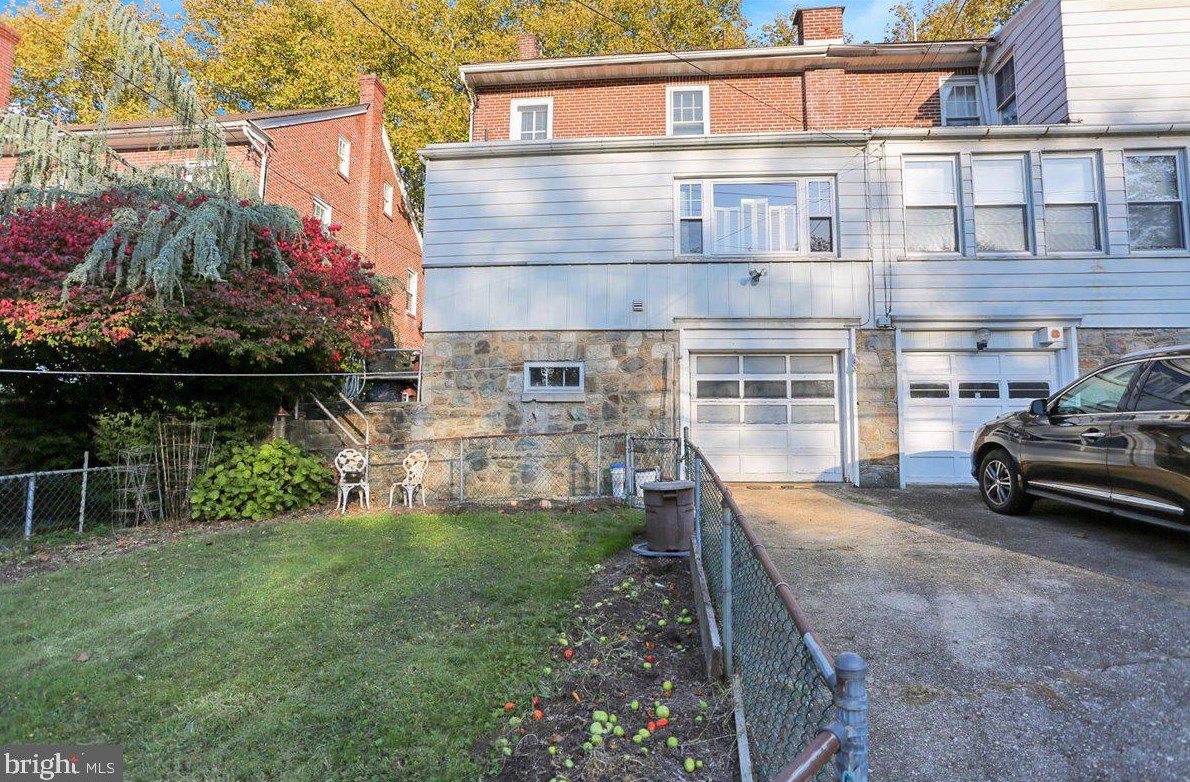 1704 16 St, Reading PA  19604-1620 exterior
