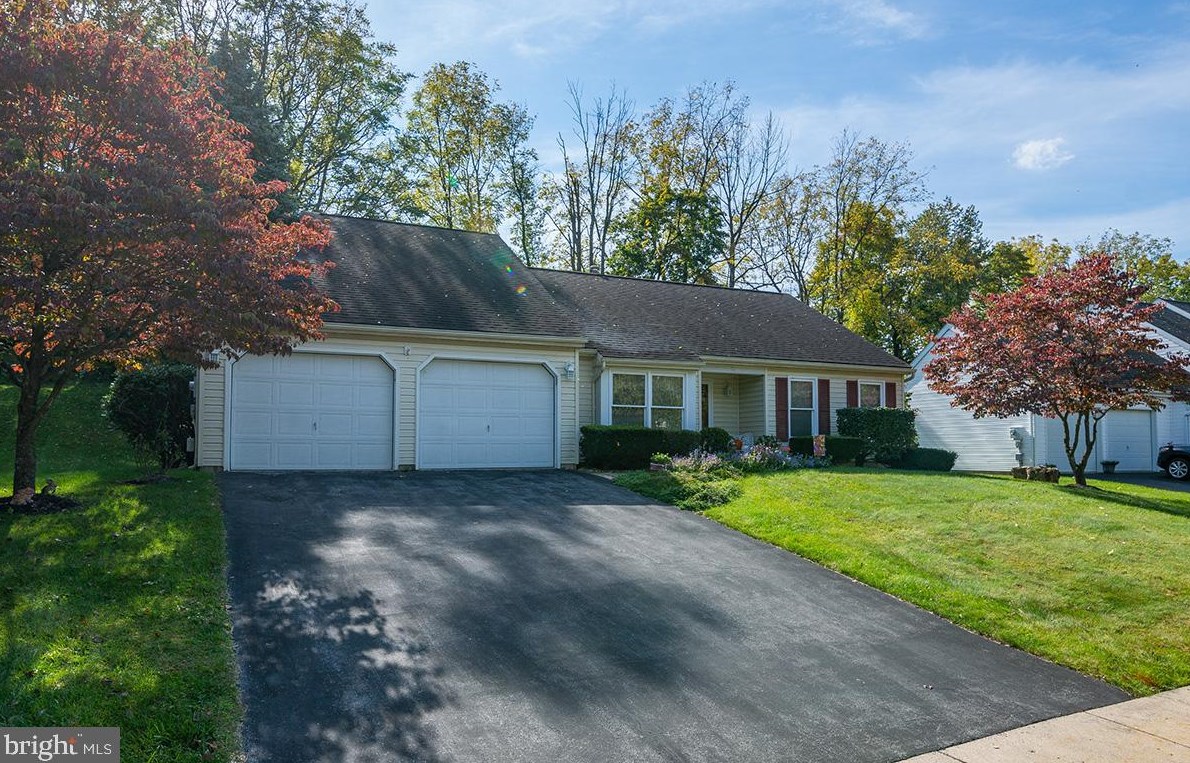 33 Fox Glove Ln, Reading, PA 19606-2488