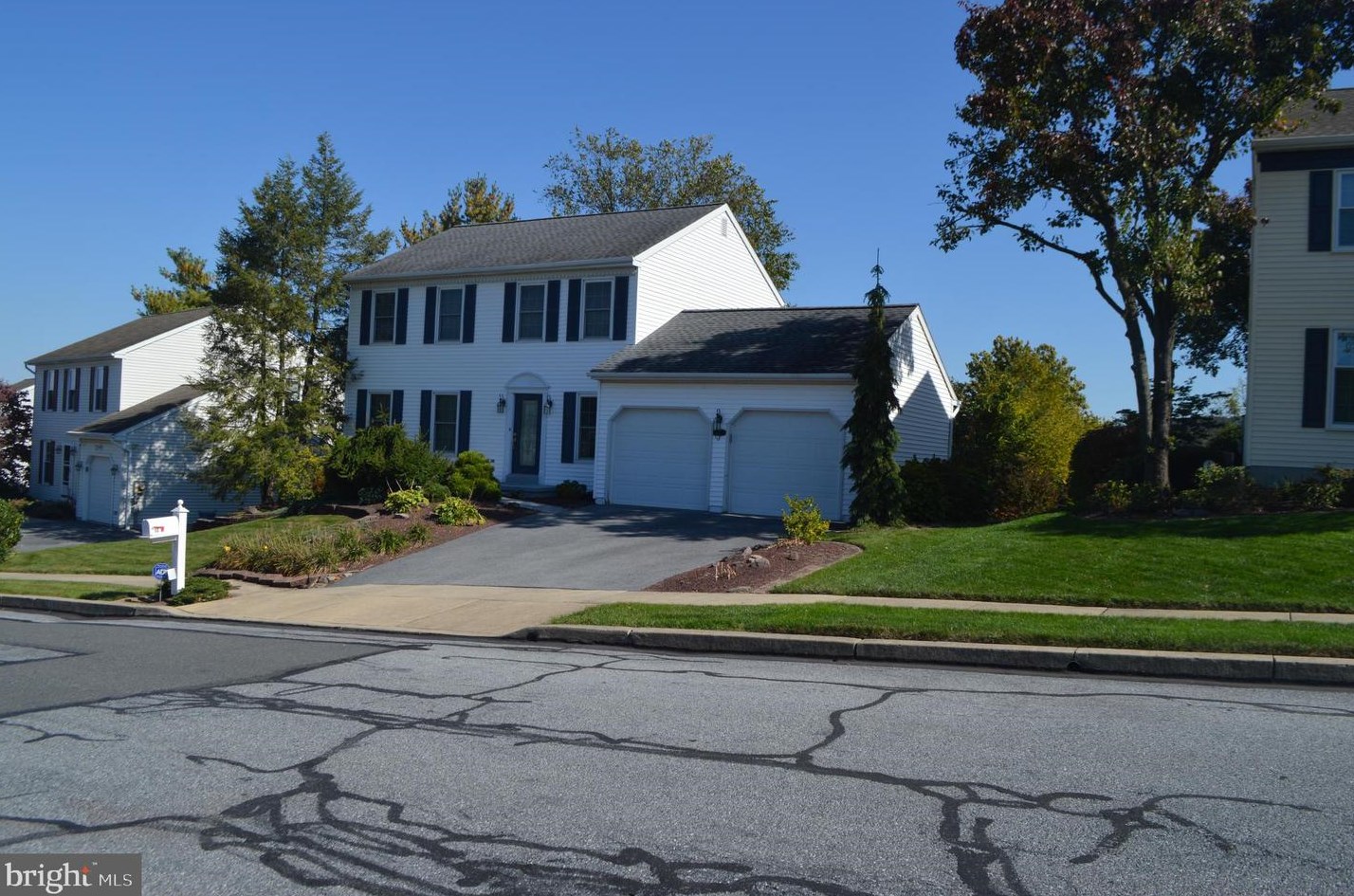 13 Flint Ridge Dr, Reading, PA 19607-3016