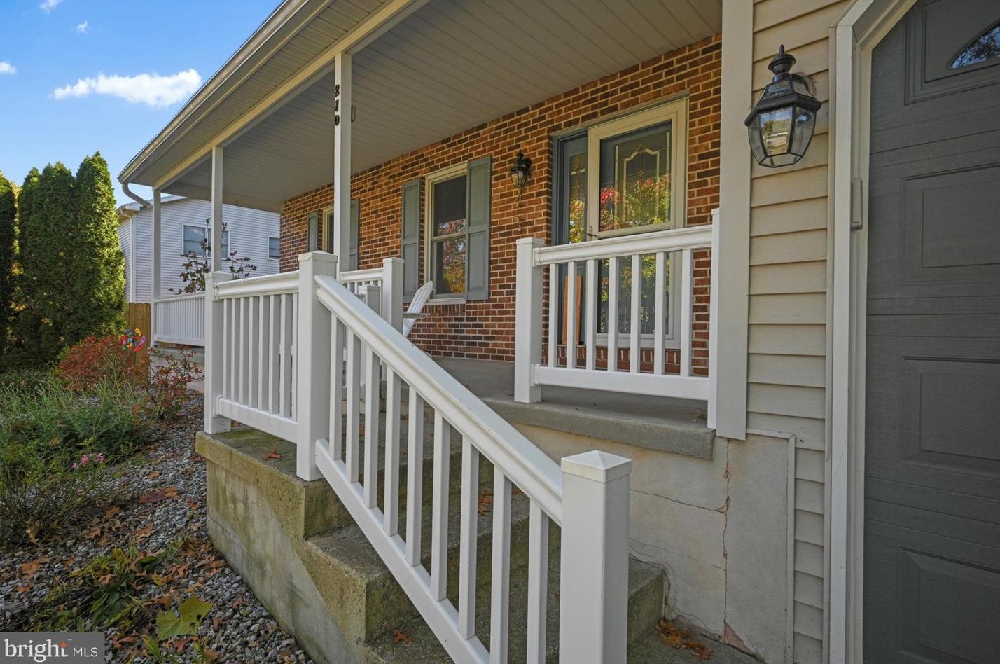 210 Coral Ln, Reading, PA 19606-9446