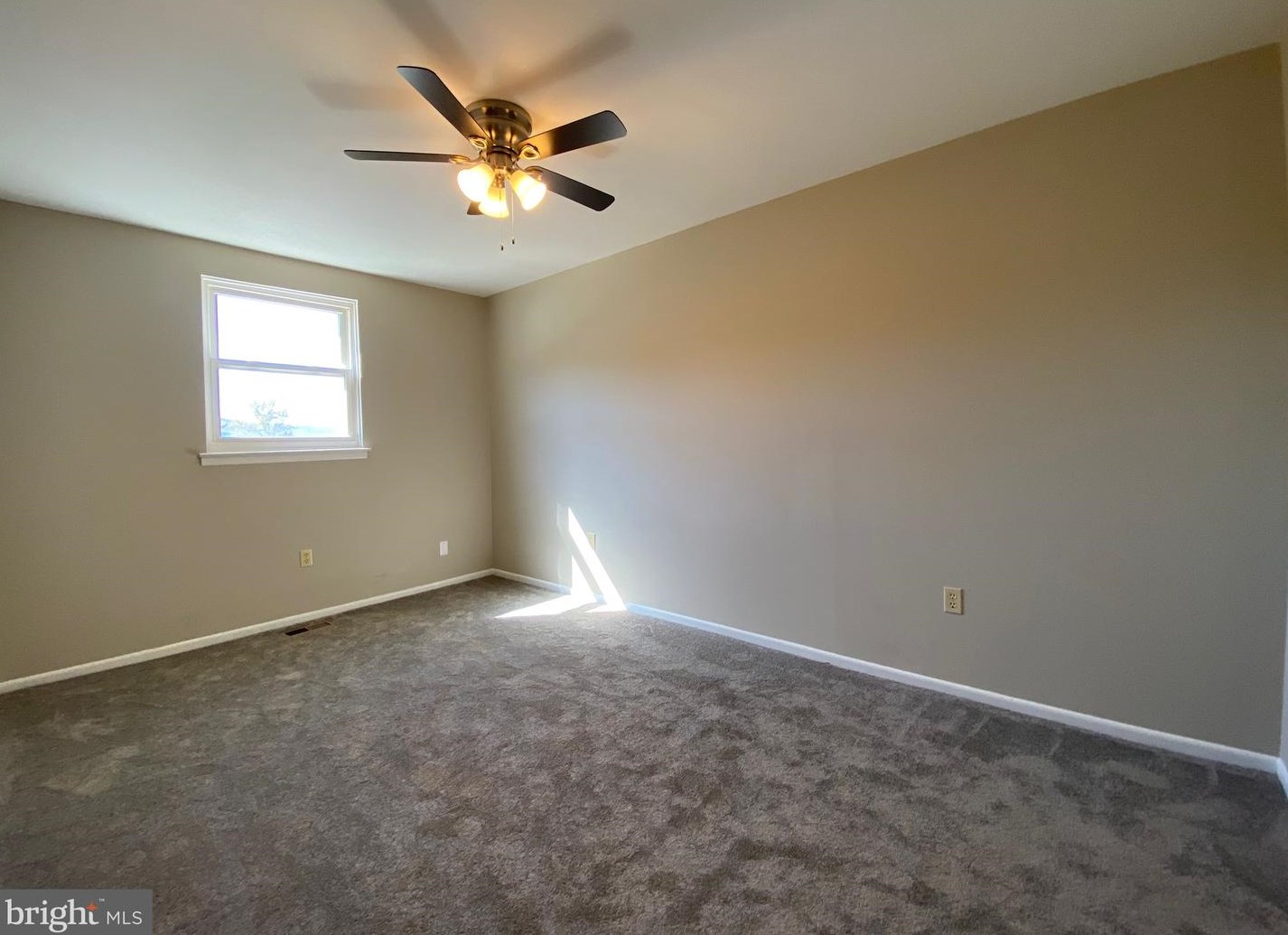 1318 Fox Run, Reading PA  19606-1142 exterior