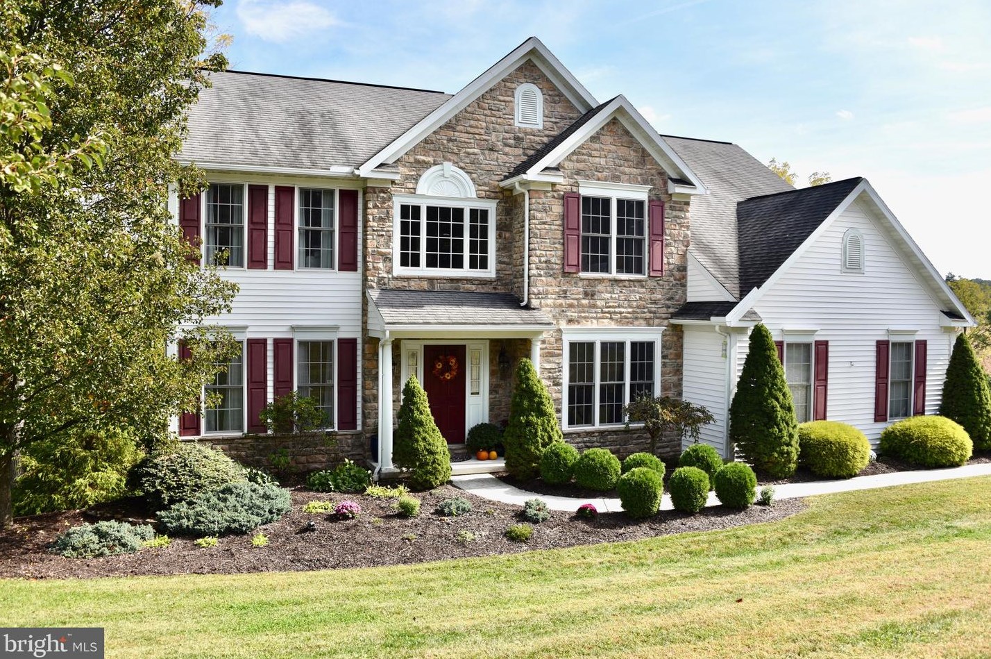 4 Lark Ln, Reading, PA 19608-9172