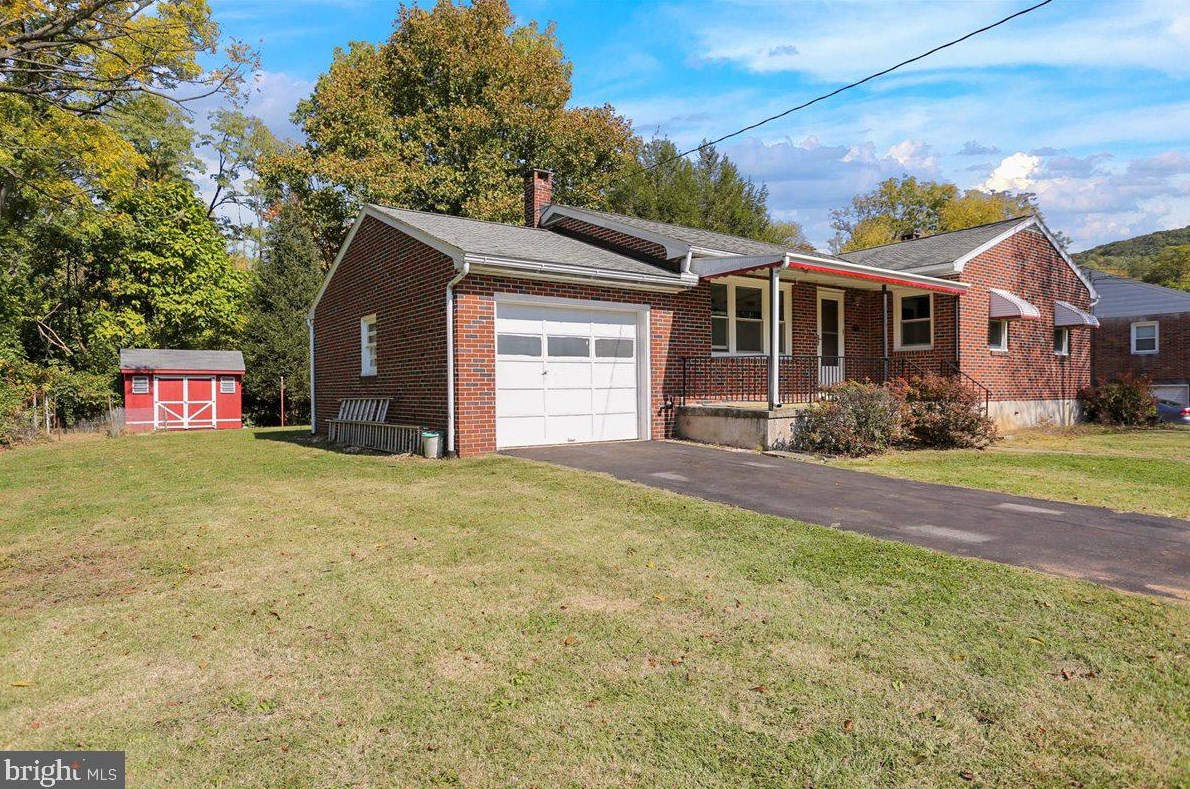 1709 Reservoir Rd, Reading, PA 19604-1013