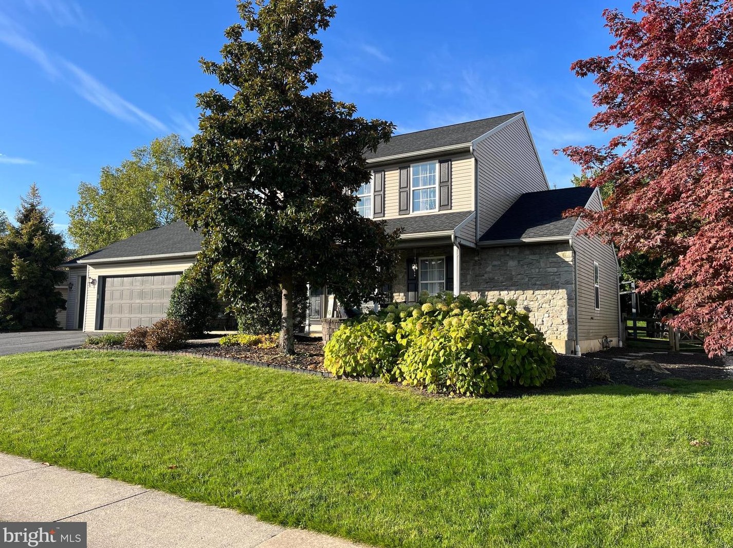 2402 John Henry Dr, Reading, PA 19608-9155