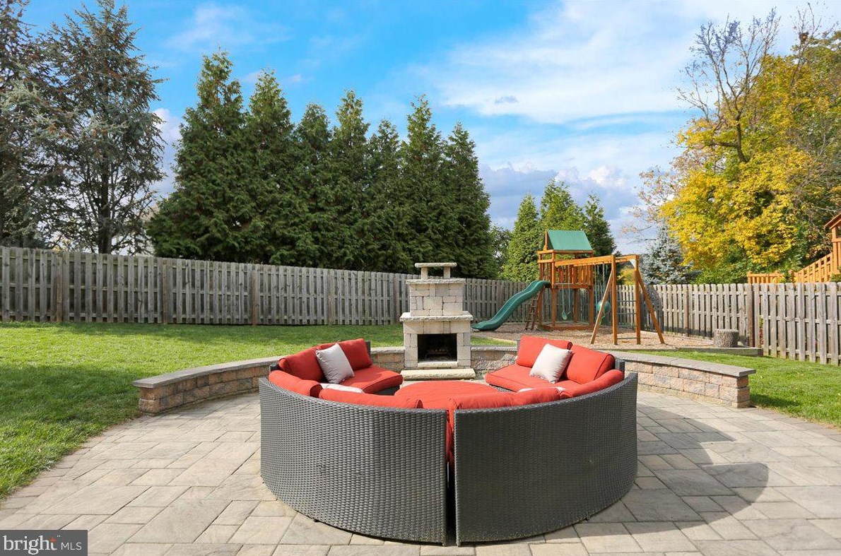 129 Herington Dr, Reading PA 19608-9067 exterior