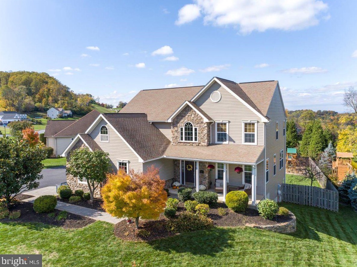 129 Herington Dr, Reading PA 19608-9067 exterior