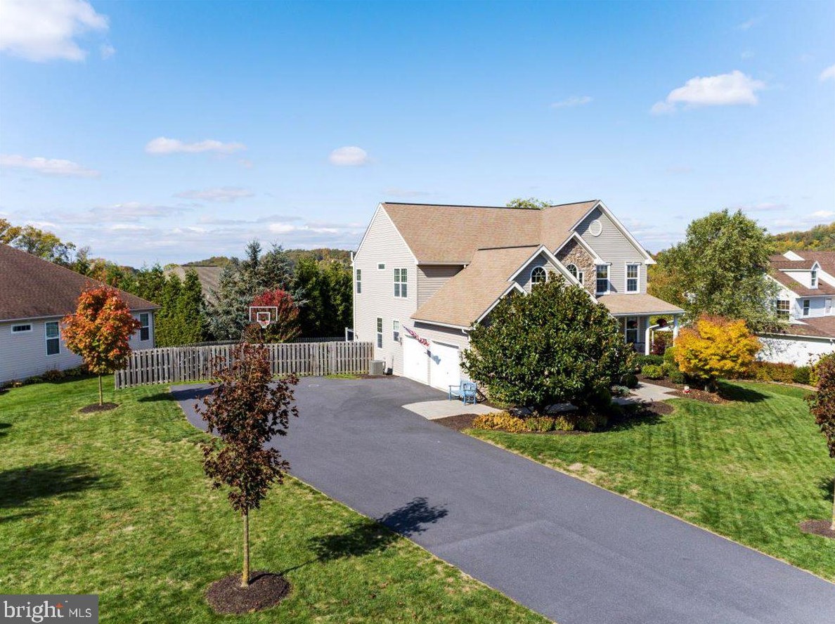 129 Herington Dr, Reading PA 19608-9067 exterior