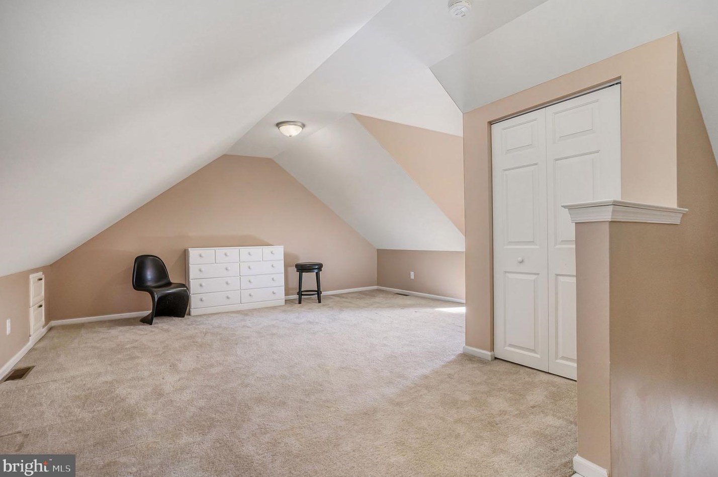 8 Weiser Ct, Womelsdorf PA  19567-1437 exterior