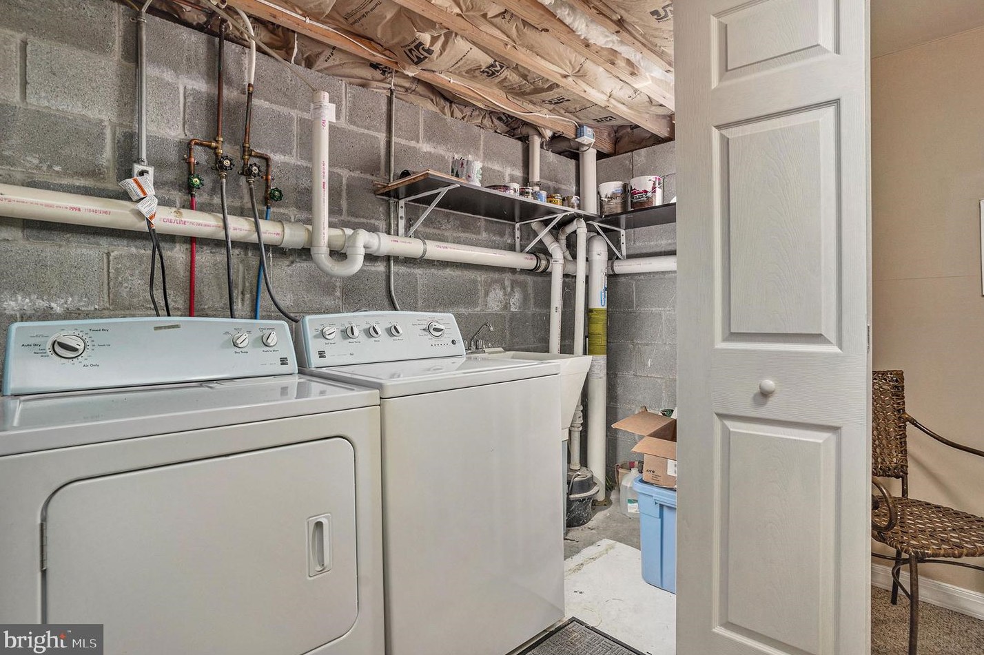 8 Weiser Ct, Womelsdorf PA  19567-1437 exterior