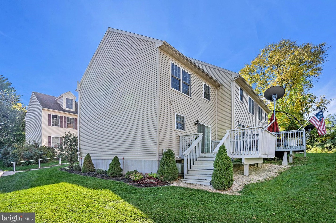 8 Weiser Ct, Womelsdorf PA  19567-1437 exterior