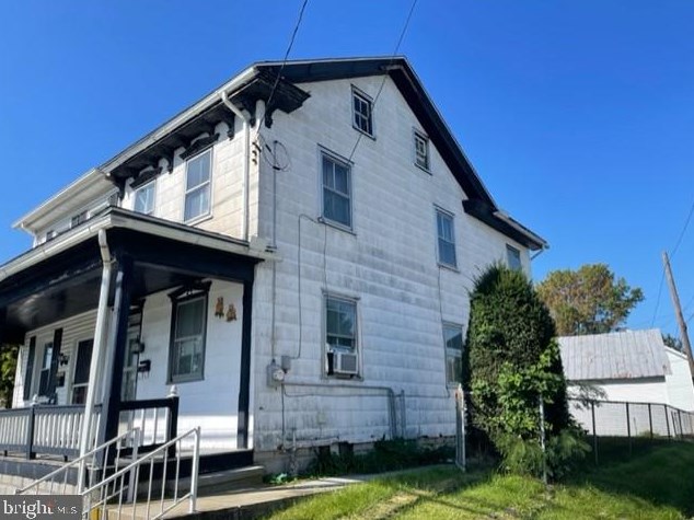 20 N Church St, Robesonia, PA 19551